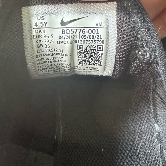 Nike Air Max 270 . 4.5 on boys . 6.5 in women - Picture 9 of 9